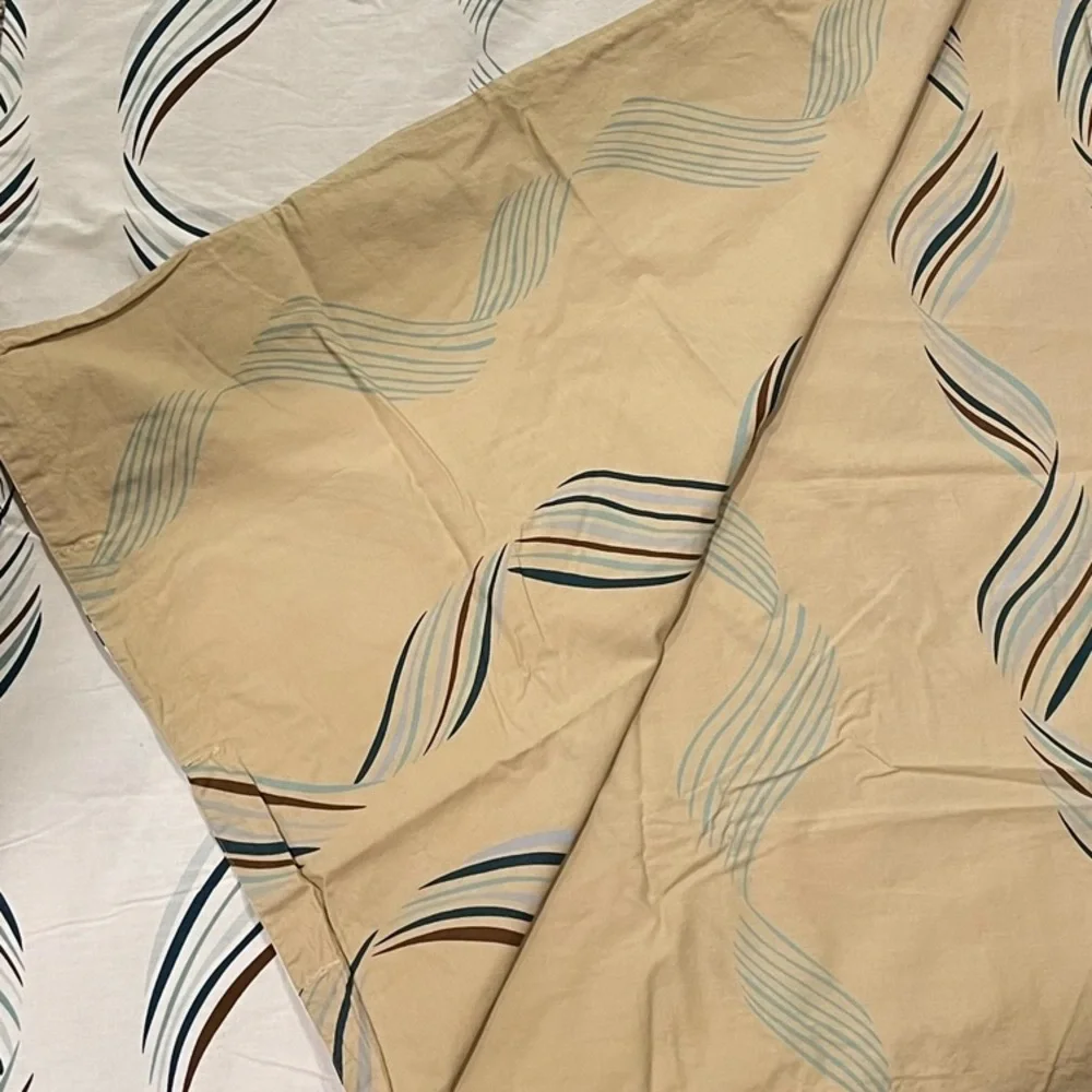Style by Ty Pennington  Reversible Multicolor Shower Curtain, Great Condition